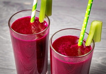 czerwone smoothie z buraka