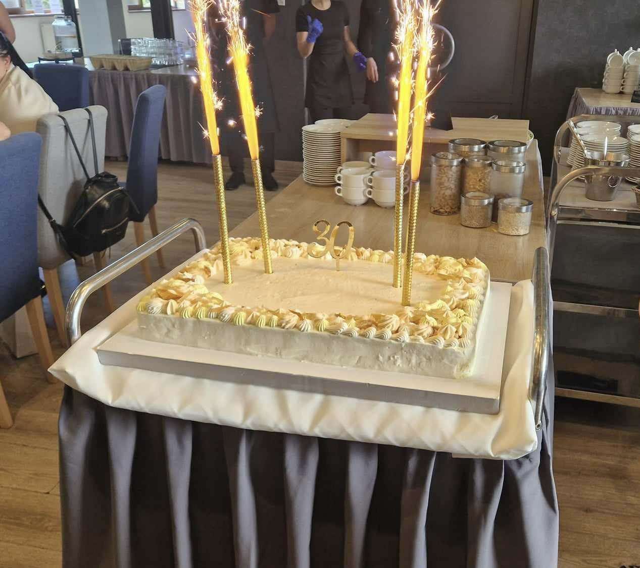 Tort na 30. urodziny